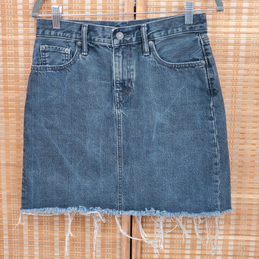♡ Levis Denim Acid Wash Black Mini Skirt with Raw Hem Size 25